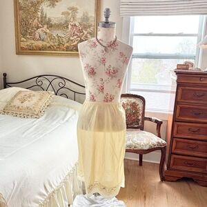 Baby yellow lace slip skirt  70s lace slip skirt fits like a small